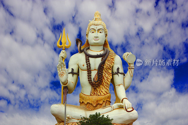 Nageshwar Jyotirlinga寺的巨大湿婆雕像